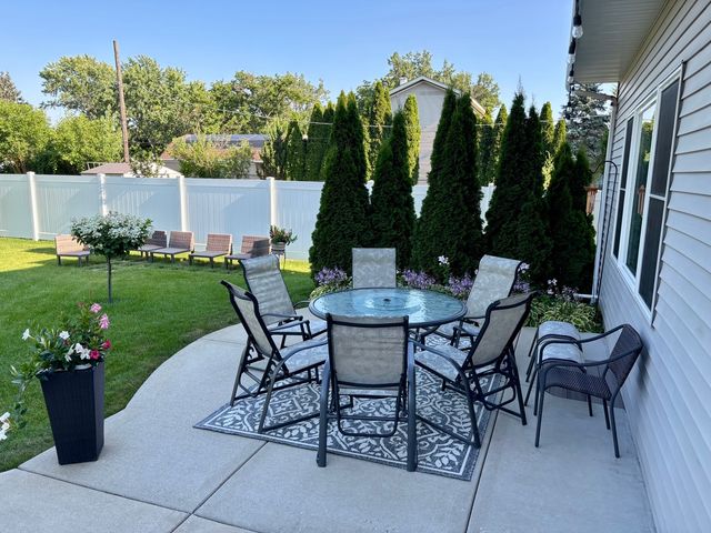 877 John Street, Bensenville, IL 60106