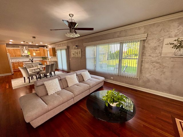 877 John Street, Bensenville, IL 60106