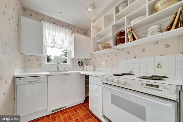 7 DIVERTY RD, Pennington, NJ 08534