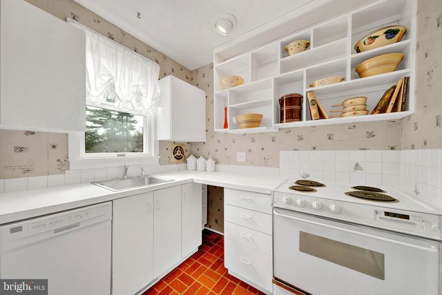 7 DIVERTY RD, Pennington, NJ 08534