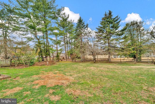 7 DIVERTY RD, Pennington, NJ 08534