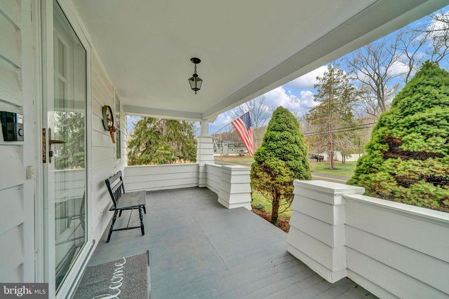 7 DIVERTY RD, Pennington, NJ 08534