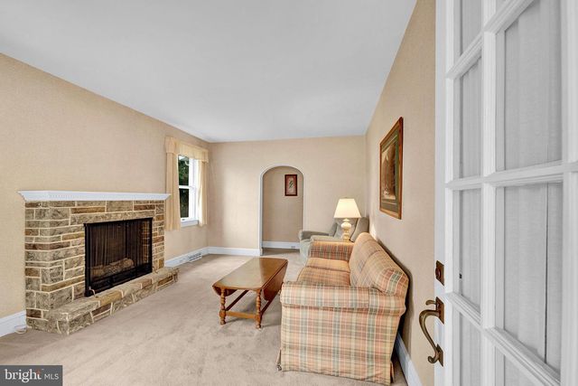 7 DIVERTY RD, Pennington, NJ 08534