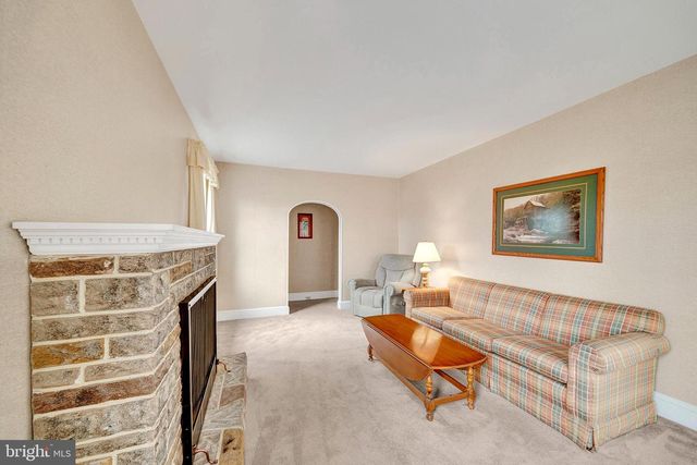 7 DIVERTY RD, Pennington, NJ 08534