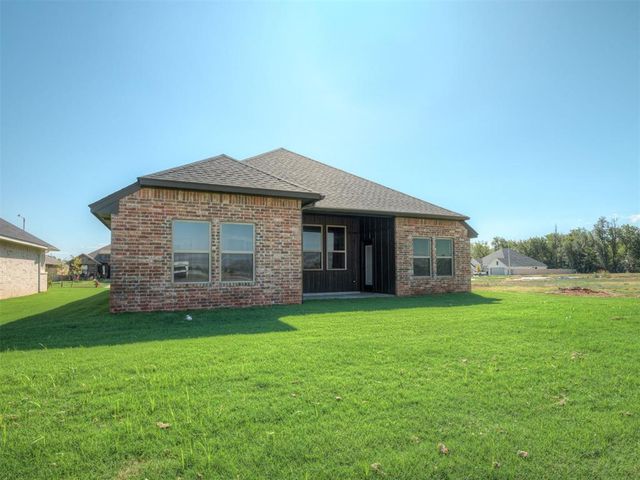 5105 Misty Wood Lane, Mustang, OK 73064