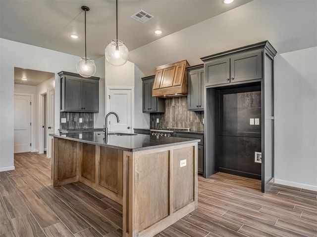 5105 Misty Wood Lane, Mustang, OK 73064