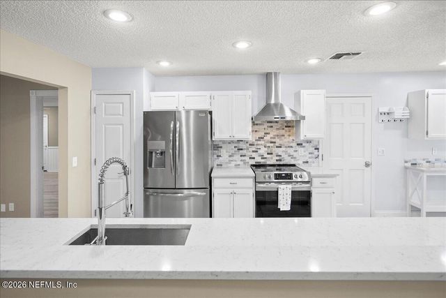 1594 POINT PARK Drive E, Jacksonville, FL 32225