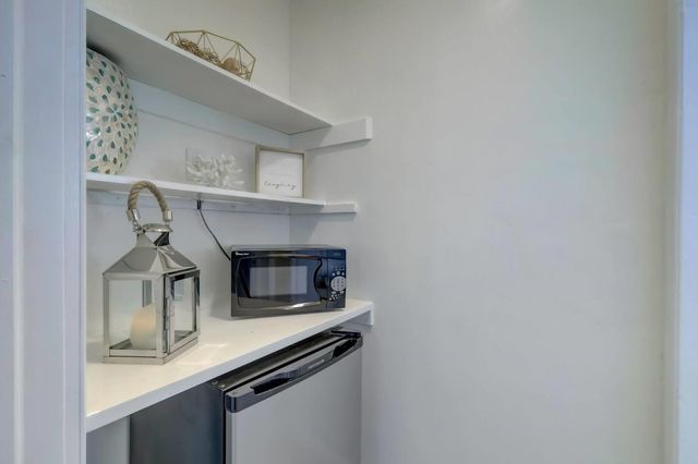 2740 NE 30th Place, Fort Lauderdale, FL 33306