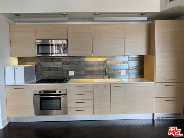 727 W 7th Street 1214, Los Angeles, CA 90017