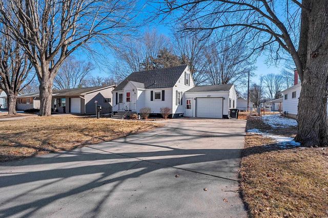 1136 S BARTLETT STREET, Shawano, WI 54166