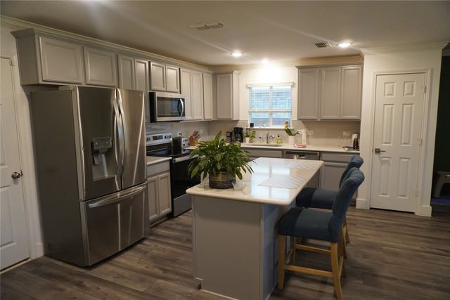 1245 Waggoner Drive, Aubrey, TX 76227