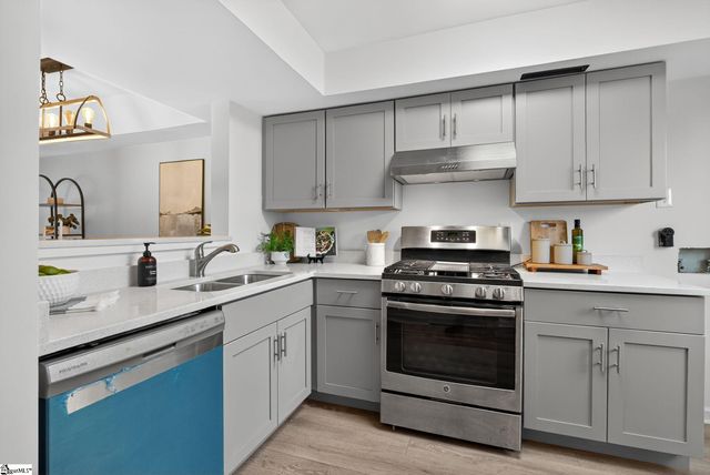 2530 E North St Apt 14L Unit L, Greenville, SC 29615