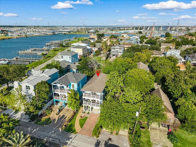 115 Pine Road, Clear Lake Shores, TX 77565