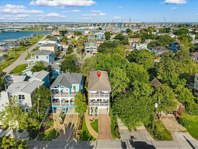 115 Pine Road, Clear Lake Shores, TX 77565