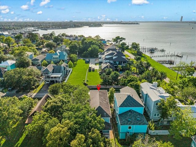 115 Pine Road, Clear Lake Shores, TX 77565
