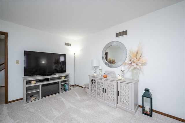 3025 25th Avenue, Marion, IA 52302