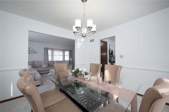 3025 25th Avenue, Marion, IA 52302