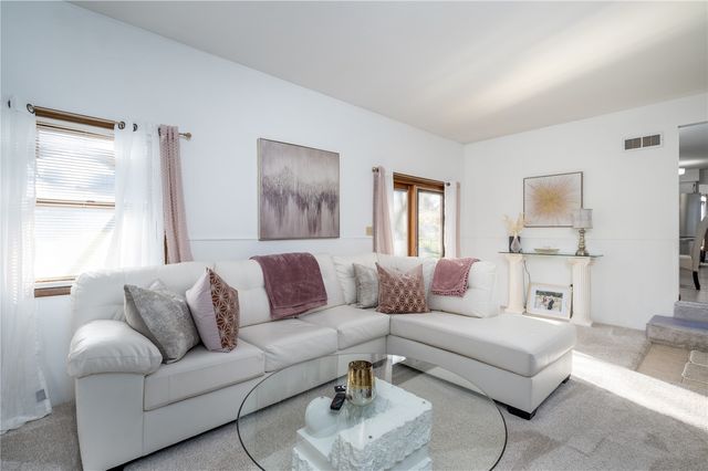 3025 25th Avenue, Marion, IA 52302