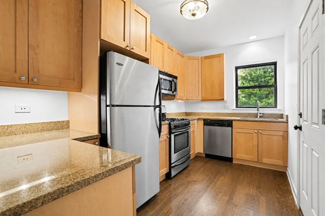 1331 W North Shore Avenue 2S, Chicago, IL 60626