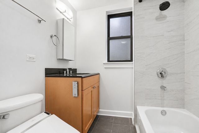 1331 W North Shore Avenue 2S, Chicago, IL 60626