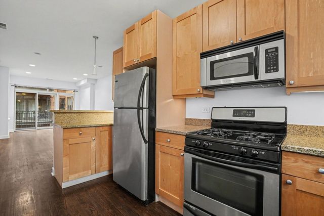 1331 W North Shore Avenue 2S, Chicago, IL 60626