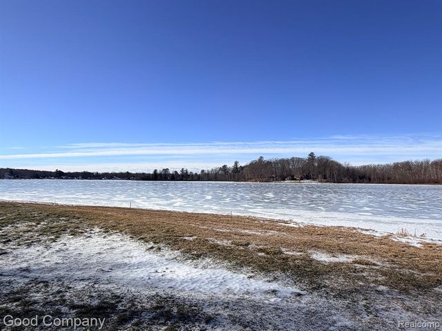 1849 E Pratt Lake Road, Gladwin, MI 48624