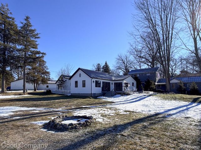 1849 E Pratt Lake Road, Gladwin, MI 48624