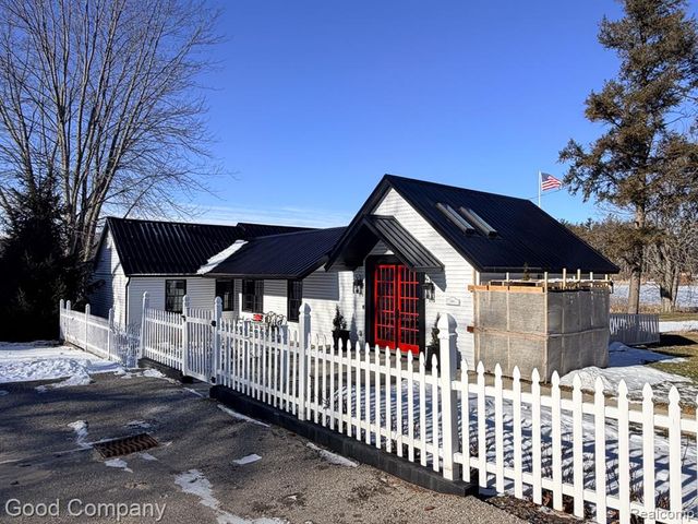 1849 E Pratt Lake Road, Gladwin, MI 48624