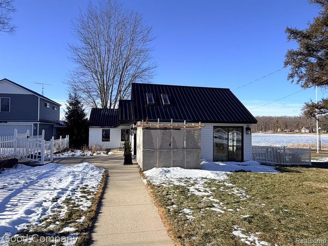 1849 E Pratt Lake Road, Gladwin, MI 48624