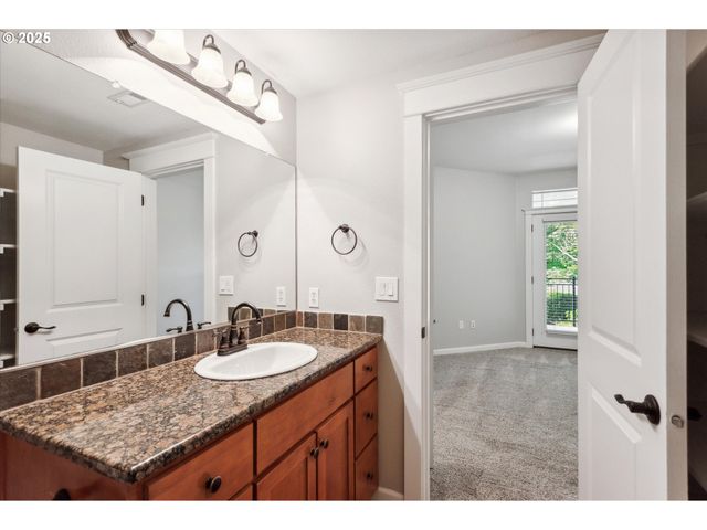 3395 SUMMERLINN Dr, West Linn, OR 97068