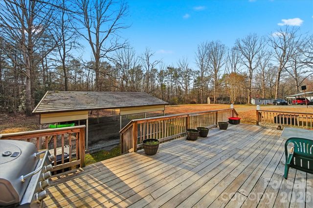107 10th Street NE, Hildebran, NC 28637