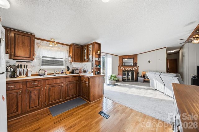 107 10th Street NE, Hildebran, NC 28637