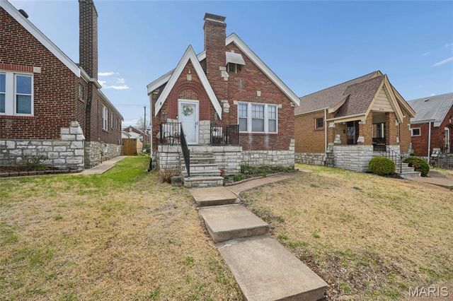 5622 Pernod Avenue, St Louis, MO 63139