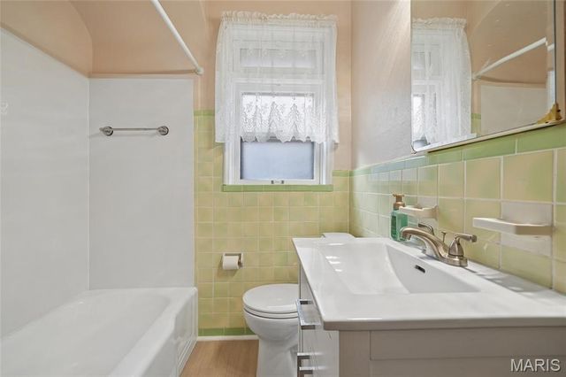 5622 Pernod Avenue, St Louis, MO 63139
