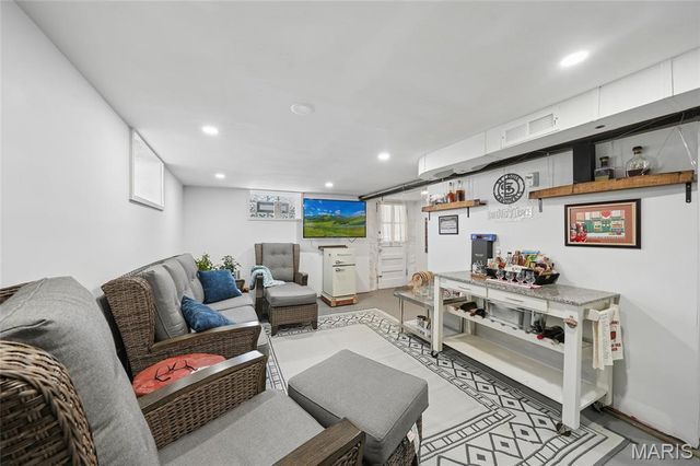 5622 Pernod Avenue, St Louis, MO 63139