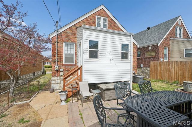 5622 Pernod Avenue, St Louis, MO 63139