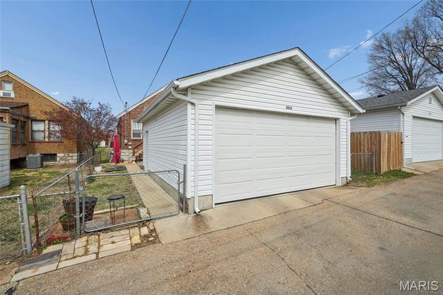 5622 Pernod Avenue, St Louis, MO 63139