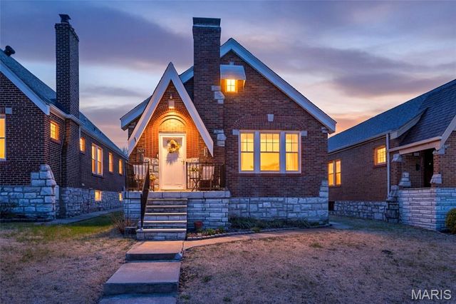 5622 Pernod Avenue, St Louis, MO 63139