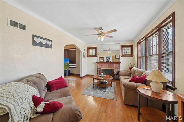 5622 Pernod Avenue, St Louis, MO 63139