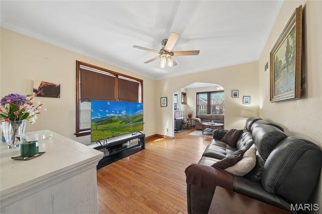 5622 Pernod Avenue, St Louis, MO 63139