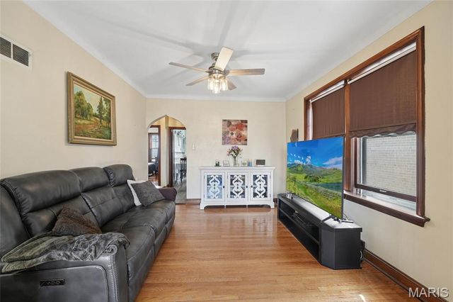 5622 Pernod Avenue, St Louis, MO 63139