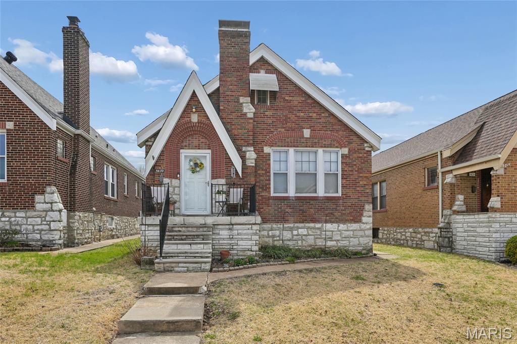5622 Pernod Avenue, St Louis, MO 63139