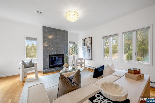 177 Lawson Place, Paramus, NJ 07652