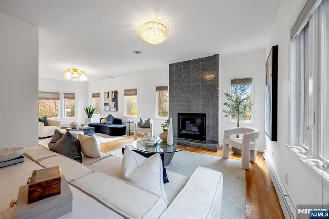 177 Lawson Place, Paramus, NJ 07652