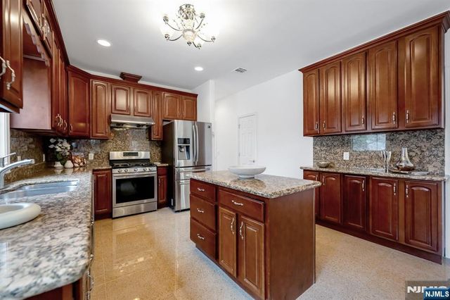 177 Lawson Place, Paramus, NJ 07652