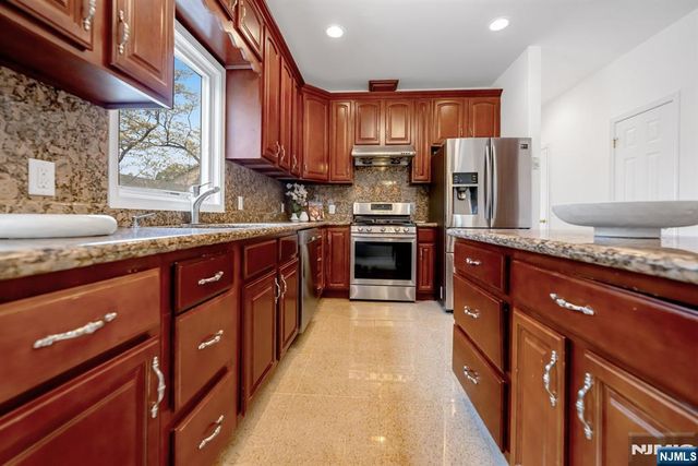 177 Lawson Place, Paramus, NJ 07652