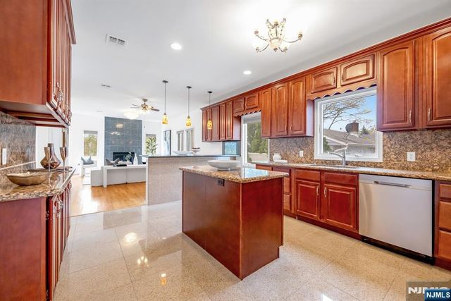 177 Lawson Place, Paramus, NJ 07652