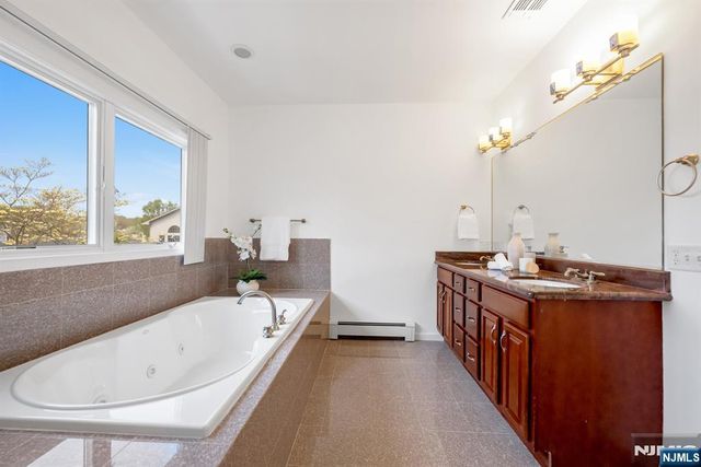 177 Lawson Place, Paramus, NJ 07652