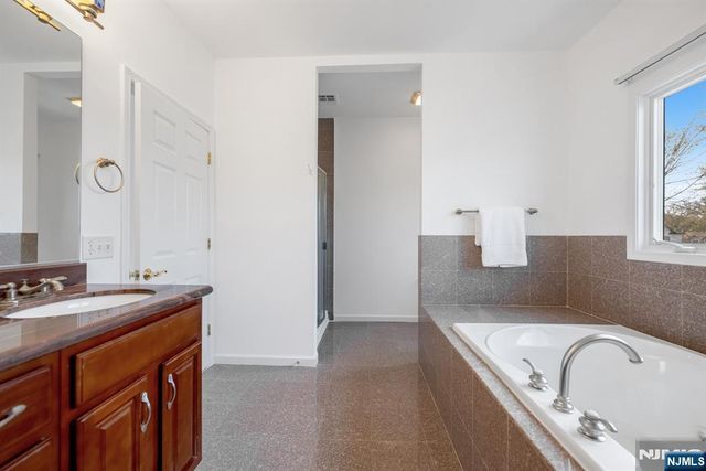 177 Lawson Place, Paramus, NJ 07652