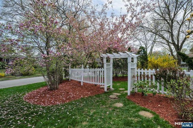 177 Lawson Place, Paramus, NJ 07652